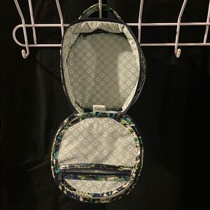 VERA BRADLEY Rhythm & Blues Vinyl Makeup Travel Round Hat Box Green Yellow Zip